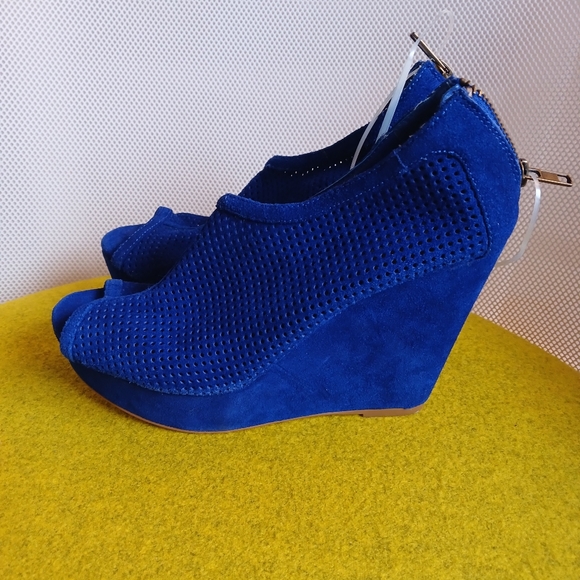 BN Blue Platforms - Picture 2 of 5